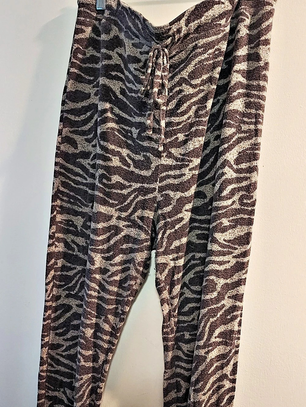 Colsie Animal Print Leggings in Gray